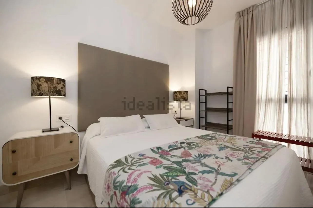 Malaga Beach & Center Apartment